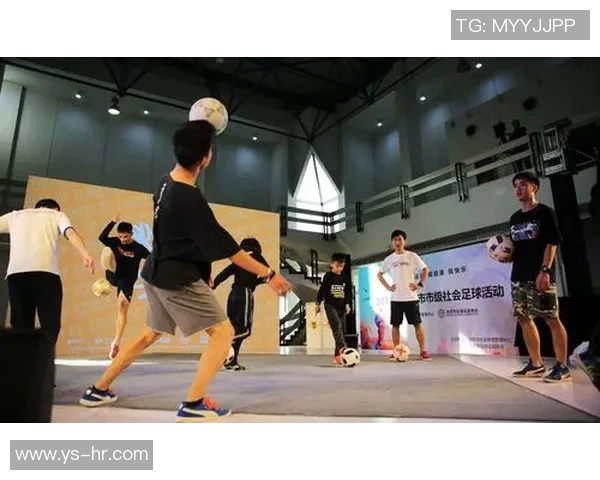 拉萨足球联赛热潮来袭球迷激情四溢共庆盛事 拉萨足球联赛热潮来袭球迷激情四溢共庆盛事