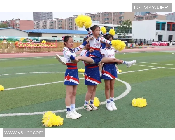 快乐的运动时光踢足球与跳绳的乐趣分享